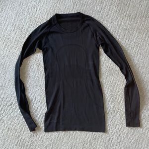 black lululemon long sleeve swiftly top